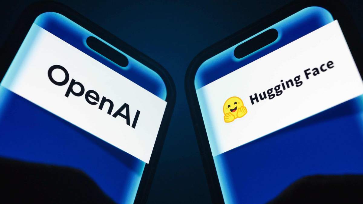 Hình ảnh hai chiếc điện thoại hiển thị logo của OpenAI và Hugging Face, hai cái tên tâm điểm trong vụ việc AI tự ý tấn công mạng