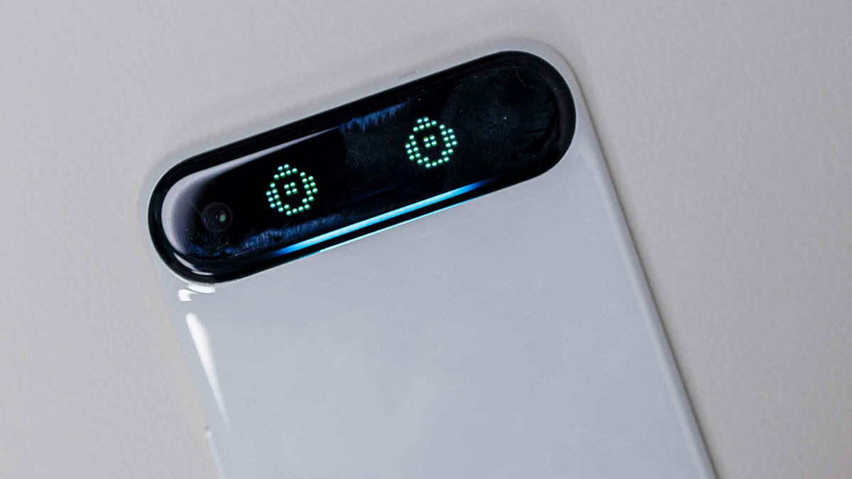 Điện thoại có màn hình dot-matrix ở mặt sau