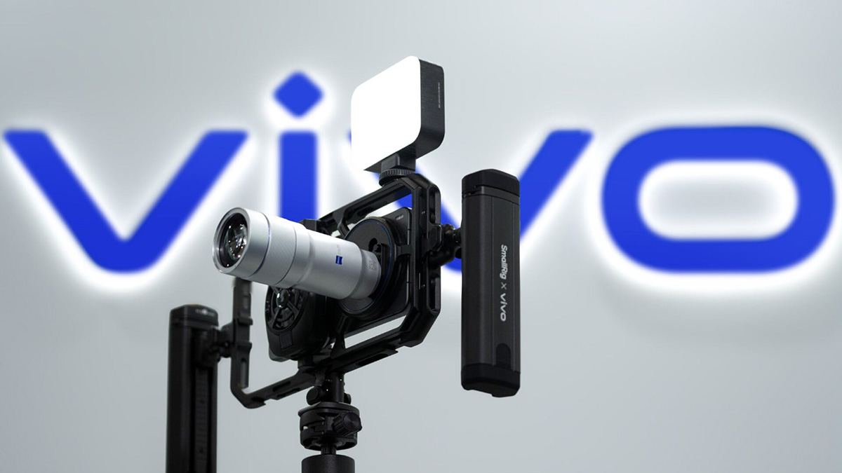 vivo X300 Ultra với bộ chuyển đổi tiêu cự được gắn trên một hệ thống giá đỡ máy ảnh chuyên nghiệp