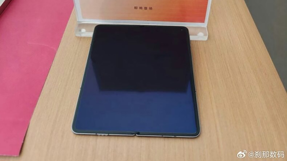 OPPO Find N6 lộ ảnh thực tế: Nếp gấp vô hình, sẵn sàng thách thức mọi đối thủ