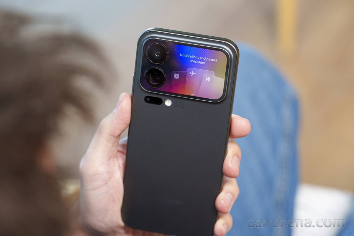 Xiaomi 18 Pro nhiều khả năng sẽ tiếp tục có màn hình phụ ở mặt sau