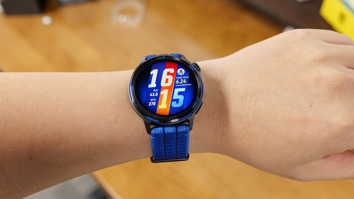 CellphoneS mở bán đồng hồ Huawei Watch GT Runner 2: Giá 8.99 triệu, tặng kèm tai nghe Huawei FreeArc,...