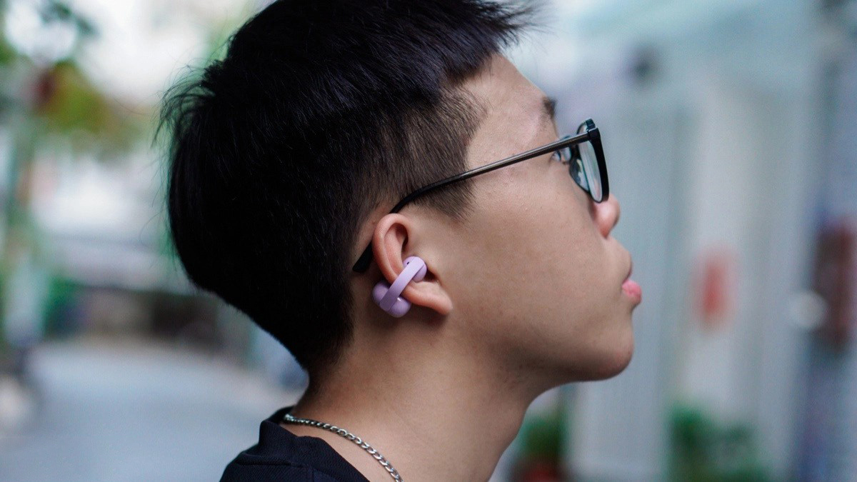 Sony Clip WF-LC900 có thiết kế mở kẹp tai độc đáo