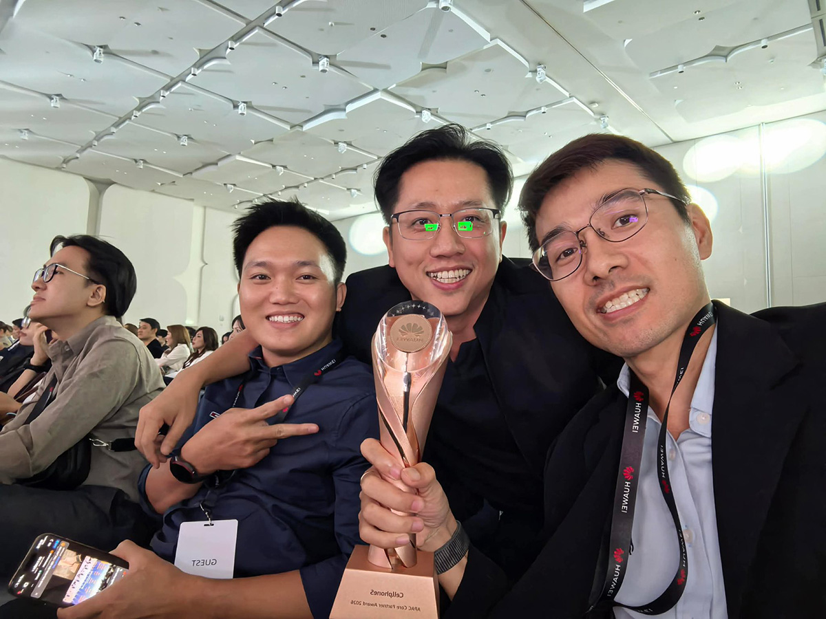 CellphoneS vinh dự được Huawei trao giải “Retailer Partner” khu vực APAC