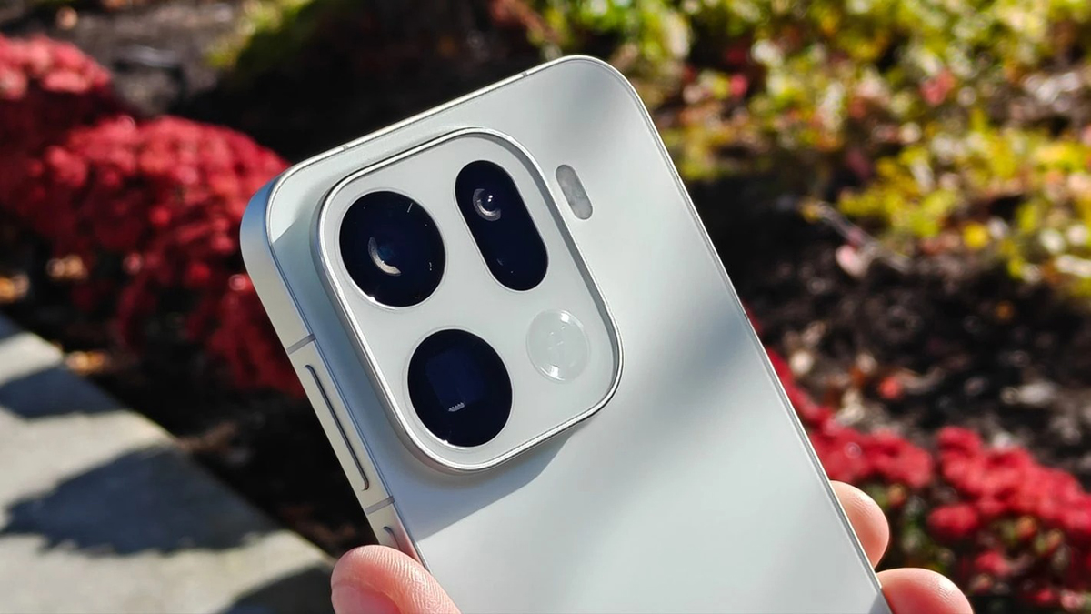 Rò rỉ smartphone “lạ” có hai camera sau 200MP và camera selfie 100MP