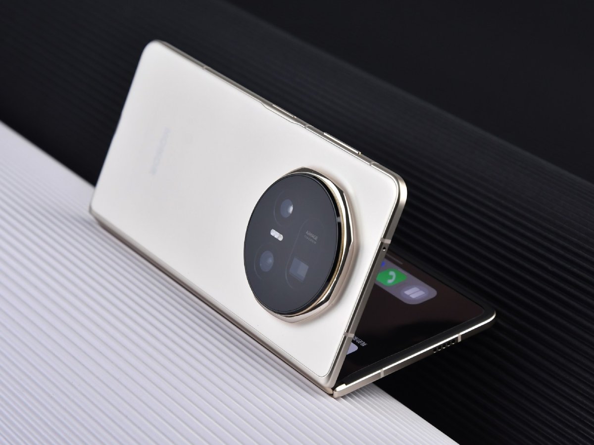 Smartphone gập màn hình rộng của HONOR sẽ có camera 200MP chất lượng