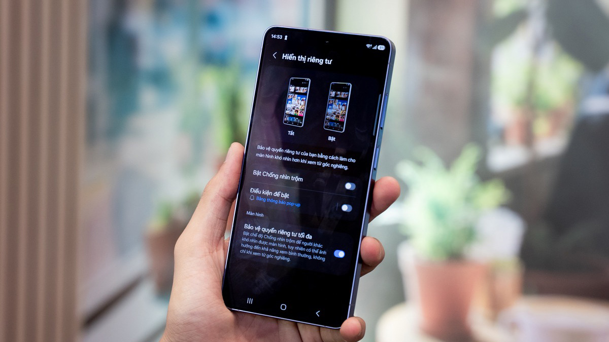 Privacy Display của Galaxy S26 Ultra đấu miếng dán riêng tư đắt tiền: Ai mới là “trùm” bảo mật màn hình?