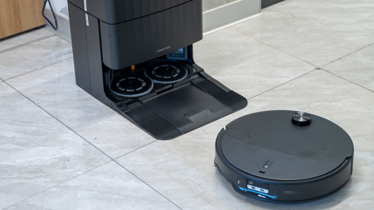 CellphoneS mở bán robot hút bụi lau nhà Roborock Qrevo Edge 2 với giá hấp dẫn, tặng kèm máy lọc không khí Core Mini