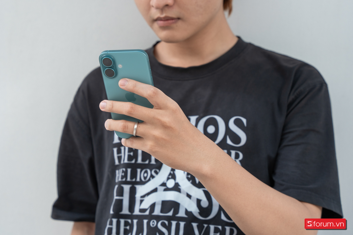 iPhone 16
