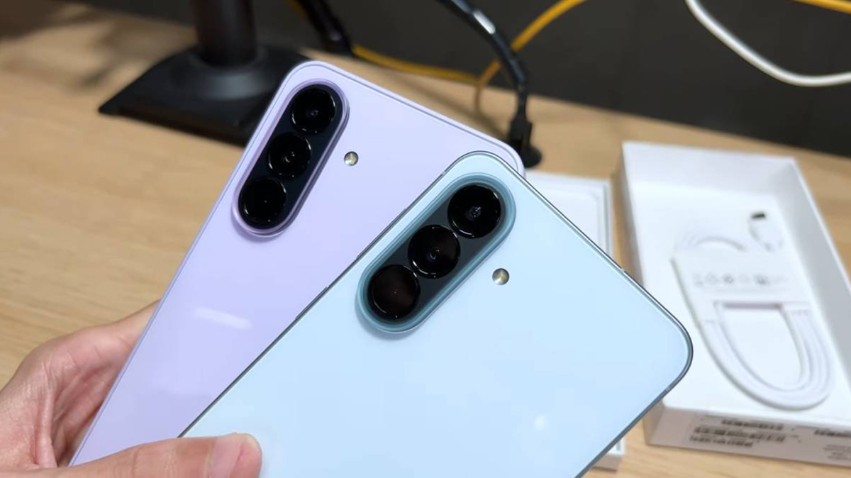 Cận cảnh cụm camera sau của Galaxy A57 và Galaxy A37
