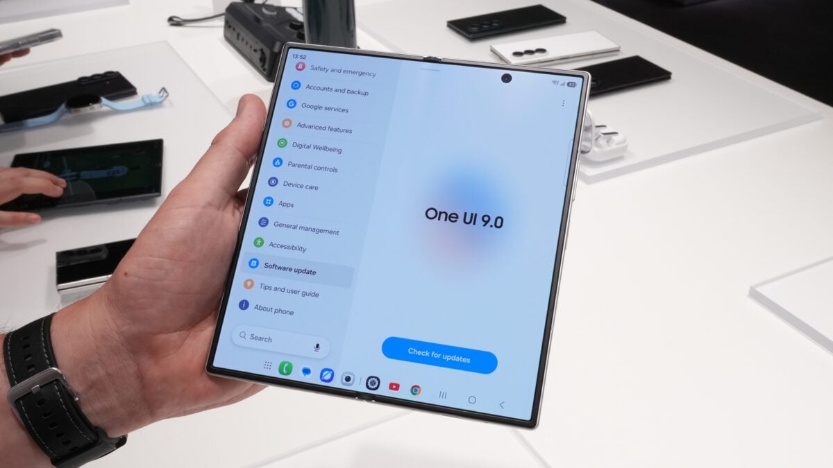 Galaxy Z Fold8, Fold8 Ultra và Z Flip8 trở thành những thiết bị đầu tiên chạy One UI 9 ổn định