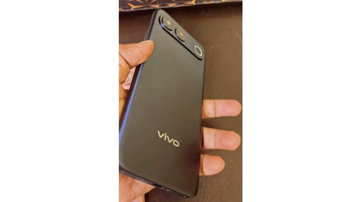 Điện thoại mới của vivo sở hữu cụm camera ngang thú vị