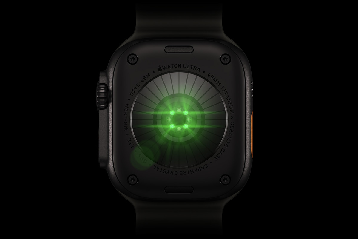 Mặt sau của Apple Watch Ultra 4 hiển thị cảm biến nhịp tim.