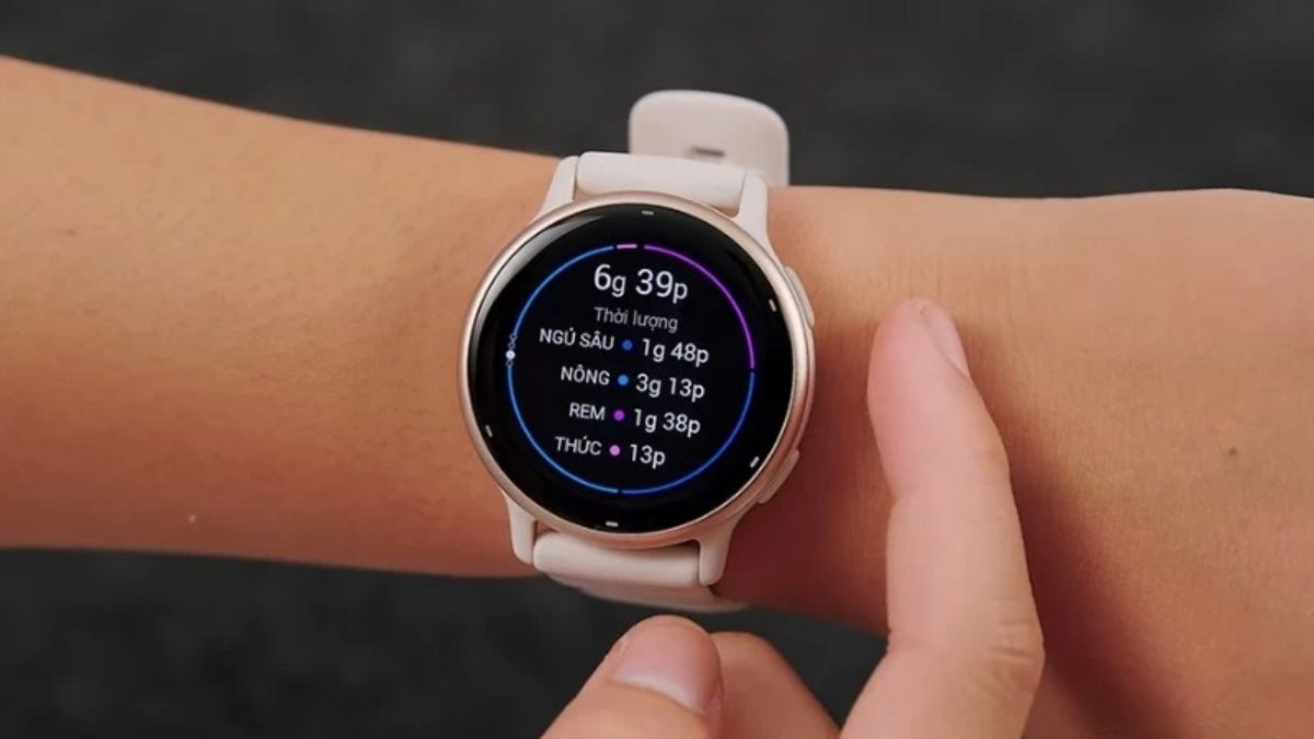 Garmin Vivoactive 5 có thiết kế nhỏ gọn nên khá phù hợp với các bạn nữ