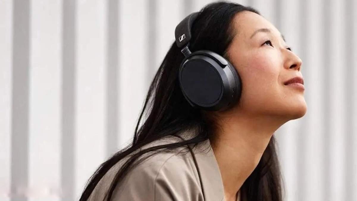 Sennheiser MOMENTUM 4 có thiết kế hiện đại