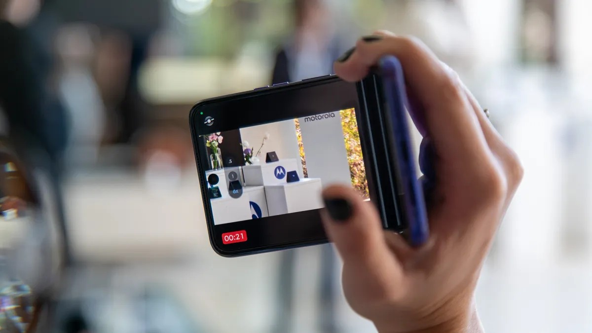 Razr 2026 có camera kép 50MP ở mặt sau