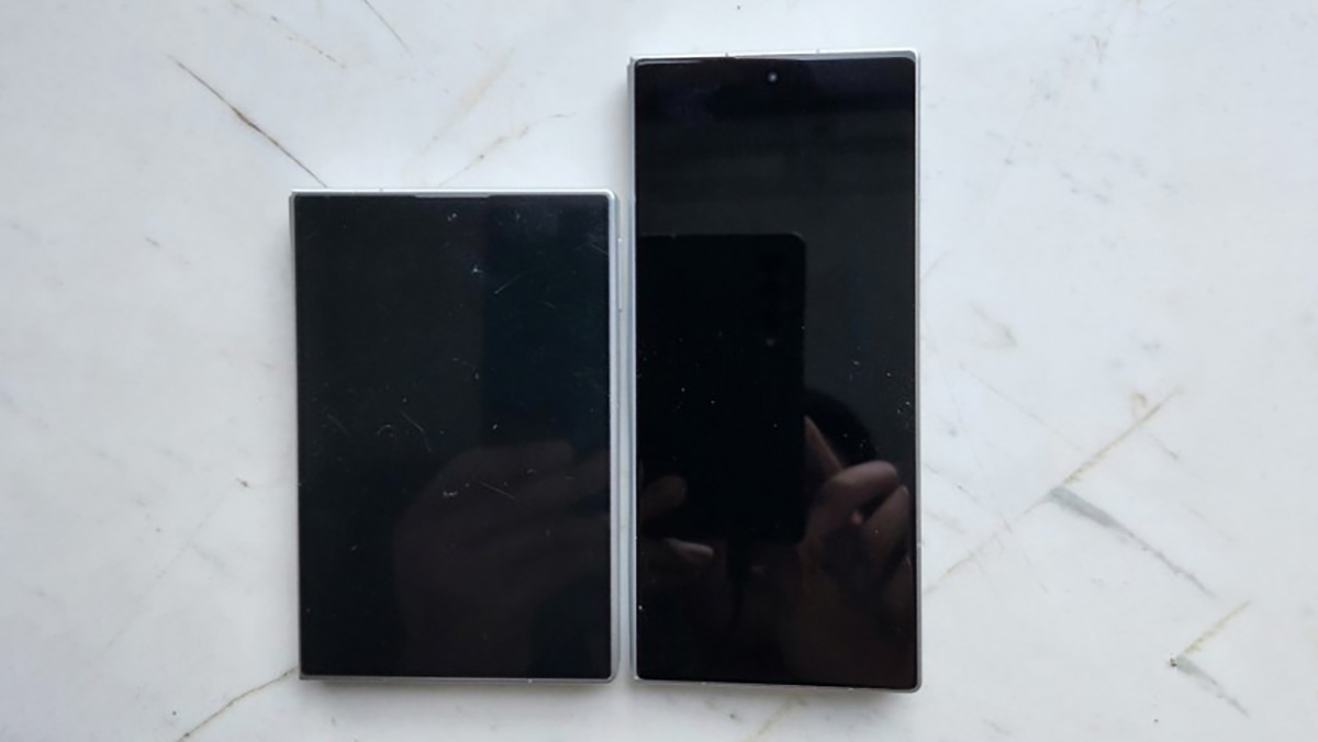 Thiết kế mặt trước của Galaxy Z Fold8 (trái) và Galaxy Z Fold8 Ultra (phải)