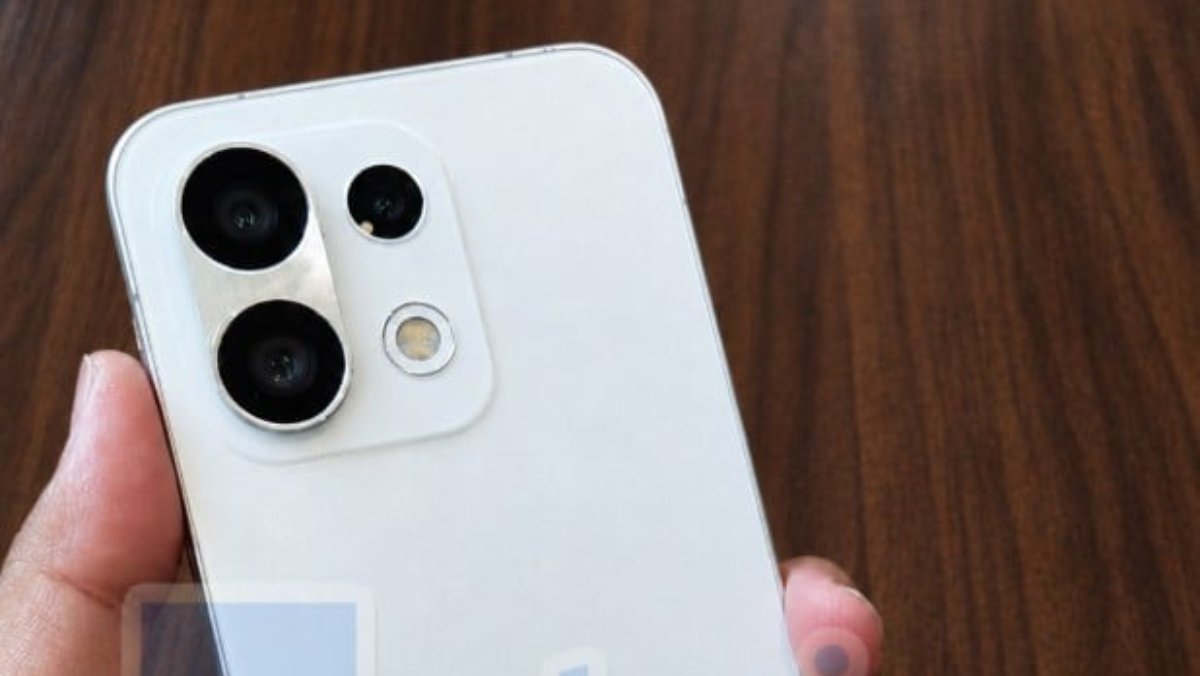 OPPO Reno17 bất ngờ lộ ảnh thực tế kèm cấu hình chi tiết OPPO Reno17 bất ngờ lộ ảnh thực tế kèm cấu hình chi tiết