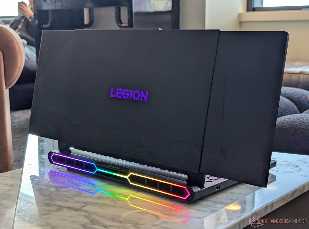 Laptop gaming mới của Lenovo sở hữu màn hình có thể mở rộng lên tới 24 inch