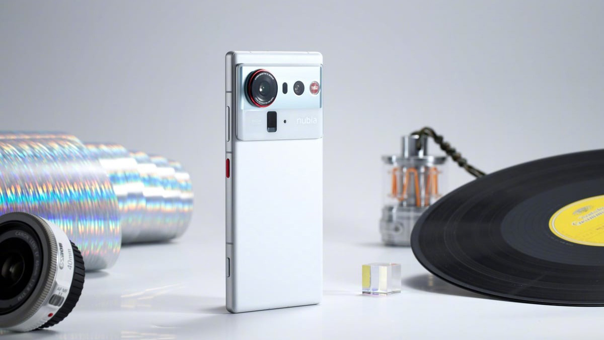 nubia Z80 Ultra sẽ có pin khủng 7,200 mAh trong thân máy mỏng 7.8mm