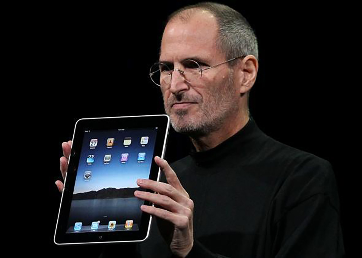 iPad là chiếc máy tính bảng thương mại đầu tiên của Apple