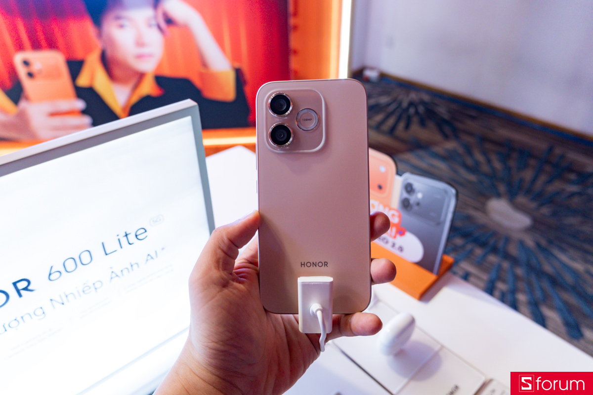 Thiết kế mặt sau của HONOR 600 Lite
