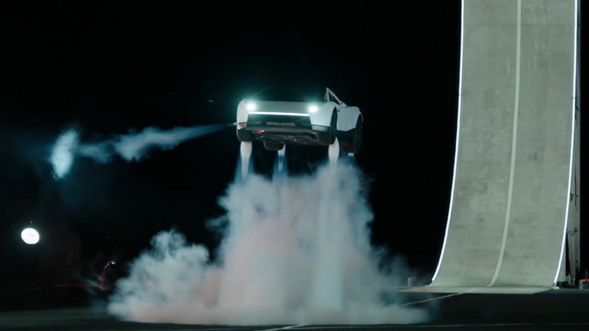 Elon Musk lại một lần nữa gây "choáng ngợp" giới công nghệ với mẫu xe điện "biết bay"
