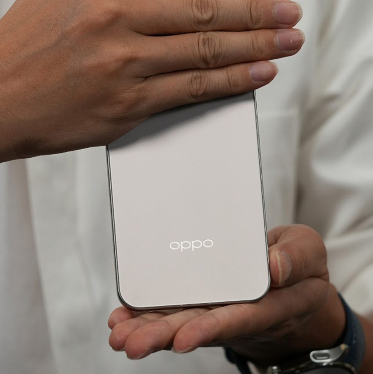 Dòng OPPO Find X9 có thiết kế phẳng hiện đại