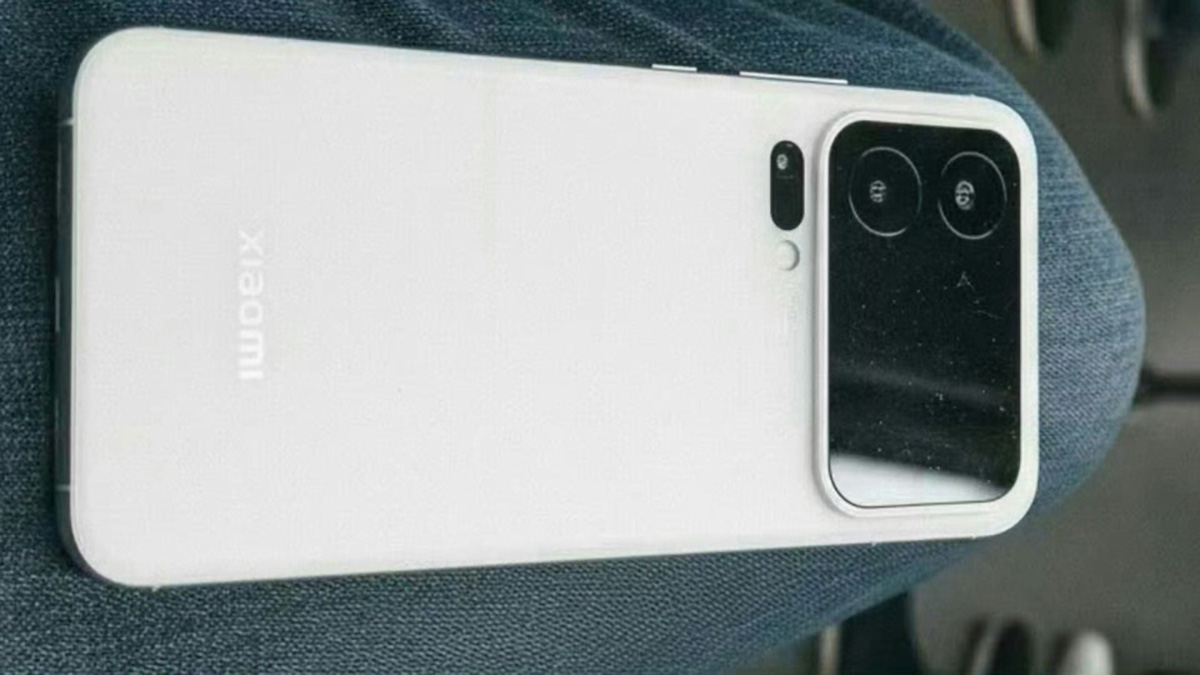 Xiaomi 16 Pro Max lần đầu lộ ảnh thực tế, xác nhận có màn hình phụ ở mặt sau
