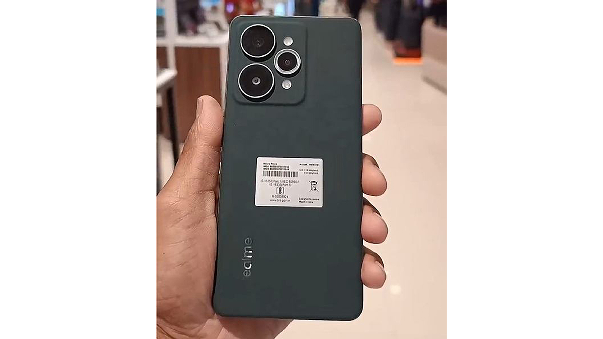 Thiết kế mặt sau realme 15 Pro