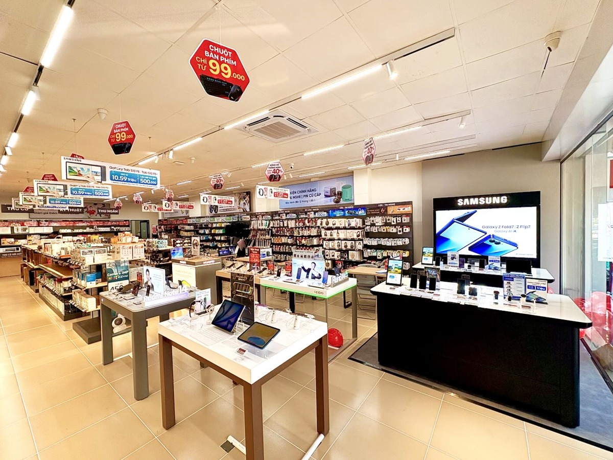 Nhiều sản phẩm đang được CellphoneS giảm giá hấp dẫn nhân dịp khai trương cửa hàng mới