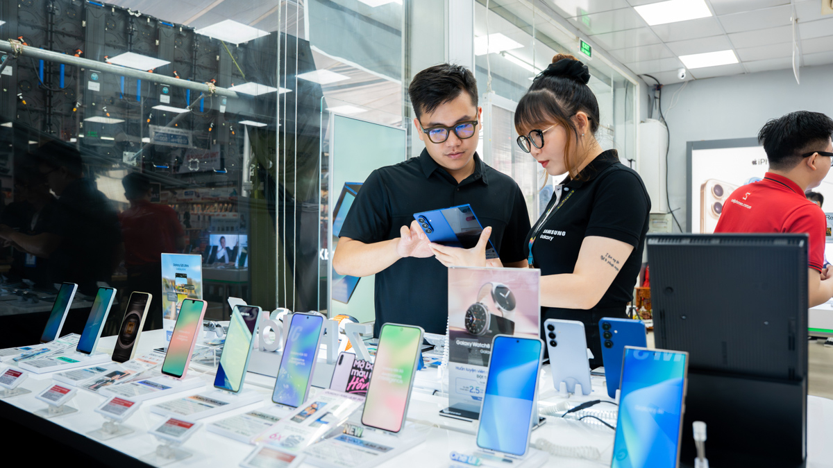 CellphoneS mở bán Galaxy Z Fold7 và Z Flip7 đến những khách hàng đầu tiên
