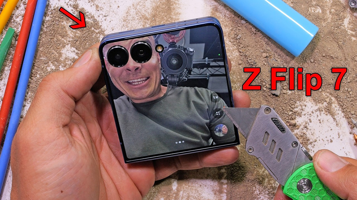 Galaxy Z Flip7 xuất sắc vượt qua bài kiểm tra độ bền, bao gồm bẻ cong 2 lần