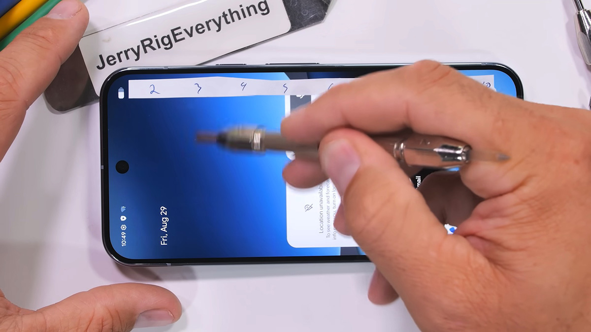 Kiểm tra độ bền Pixel 10 Pro XL