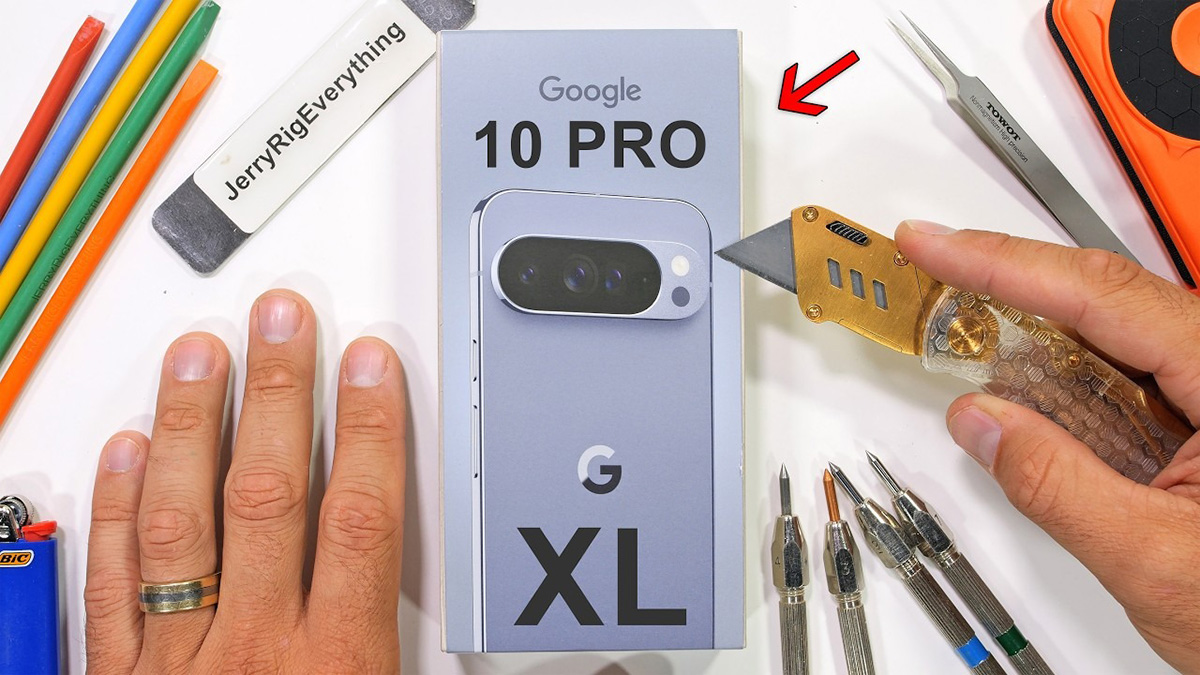 Google Pixel 10 Pro XL liệu có sống sót sau màn tra tấn bằng dao rọc giấy, hơ lửa và bẻ cong?