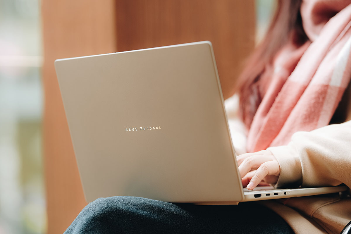 ASUS Zenbook có thiết kế trẻ trung, màn hình chất lượng
