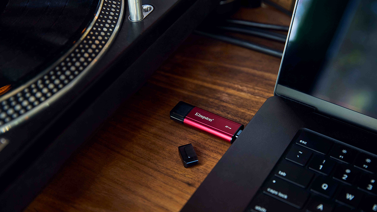 Kingston trình làng ổ cứng SSD di động đa kết nối thế hệ mới Kingston trình làng ổ cứng SSD di động đa kết nối thế hệ mới