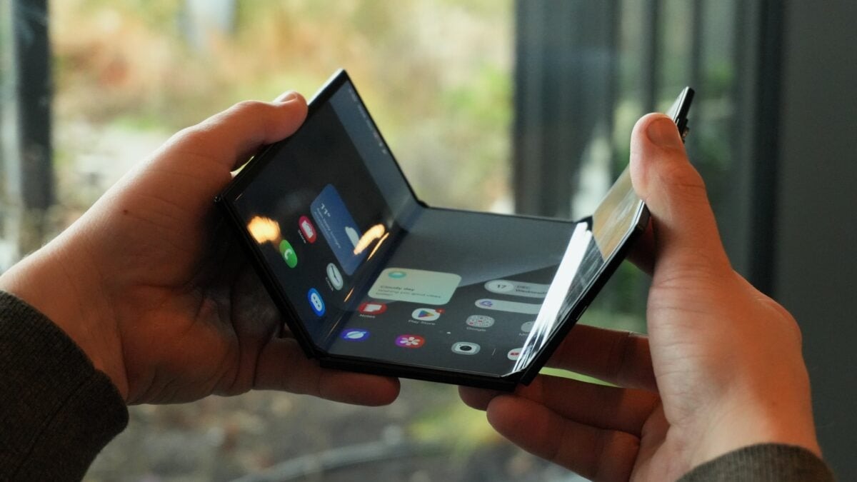 Kiểm tra độ bền Galaxy Z TriFold: Có gập được 200,000 lần như Samsung tuyên bố?