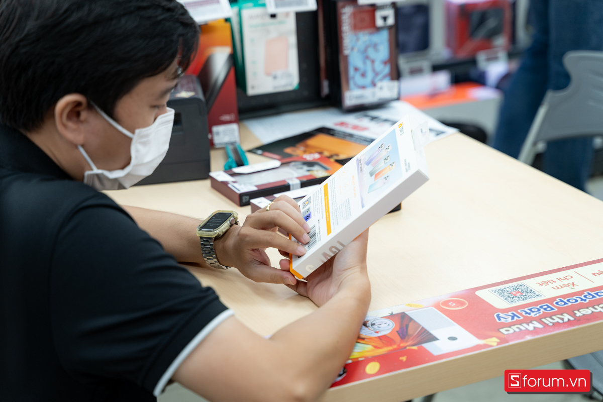 CellphoneS mở bán dòng iPhone 17 với khung cảnh nhộn nhịp