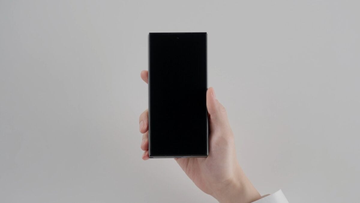 Chi phí thay màn hình Galaxy Z TriFold bằng mua mới một chiếc Galaxy S25 Ultra mới toanh