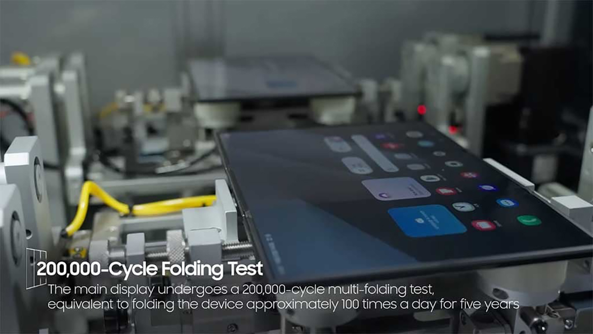 Galaxy Z TriFold có thể gập được hơn 200,000 lần