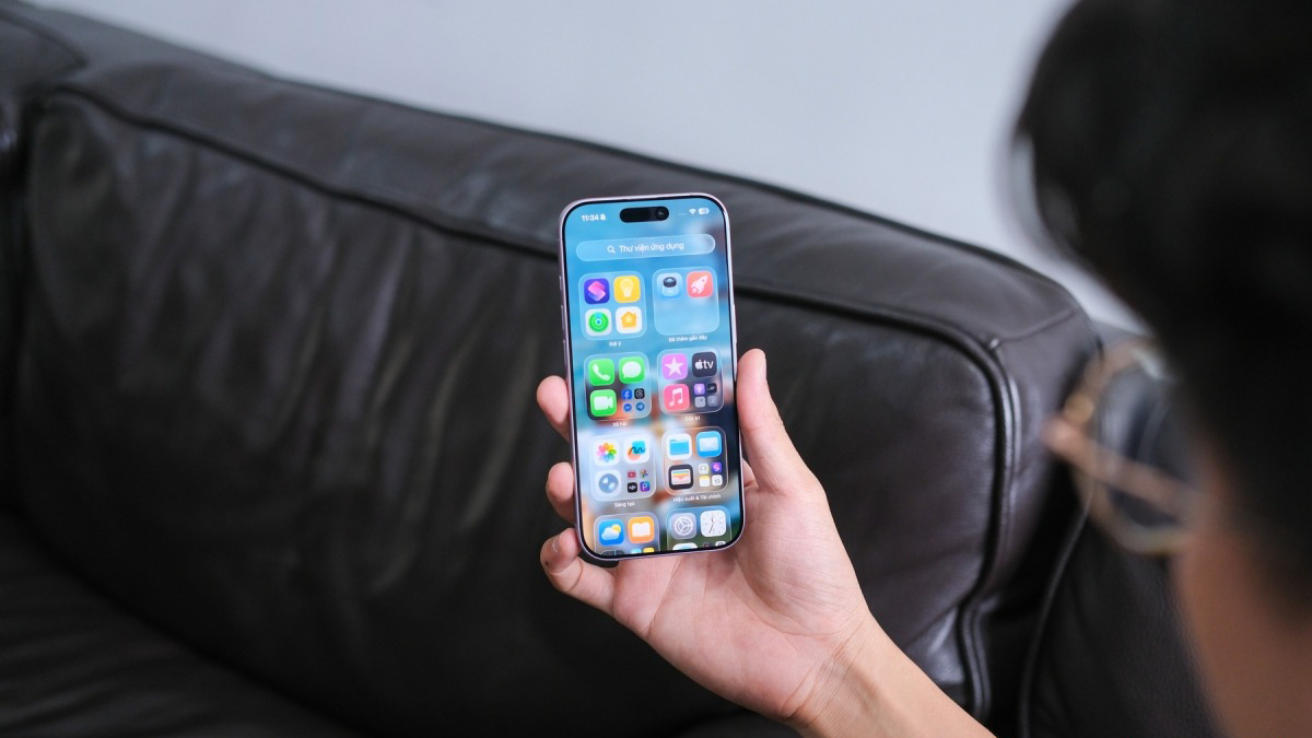 So sánh độ sáng và chất lượng màn hình của điện thoại: Yếu tố nào quan trọng hơn? So sánh độ sáng và chất lượng màn hình của điện thoại: Yếu tố nào quan trọng hơn?