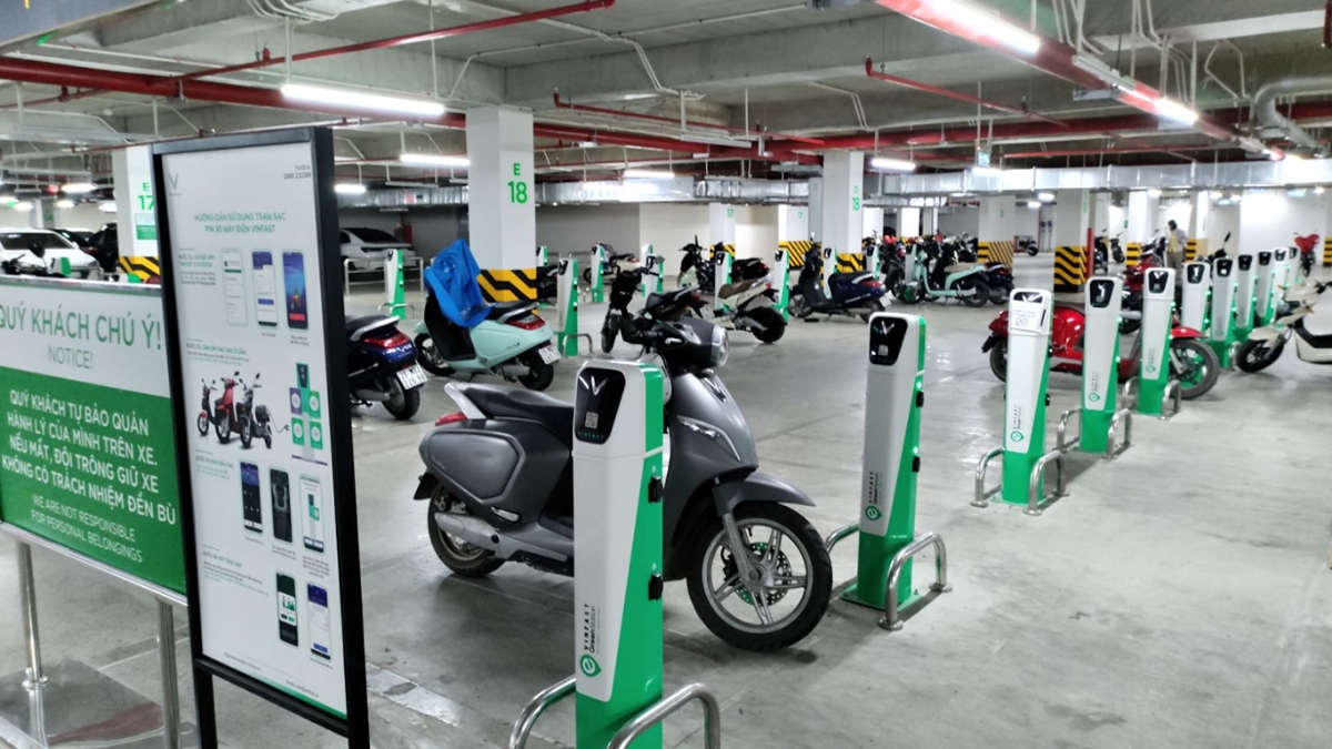 Có nên sạc xe máy điện qua đêm? Lưu ý khi sạc xe điện qua đêm