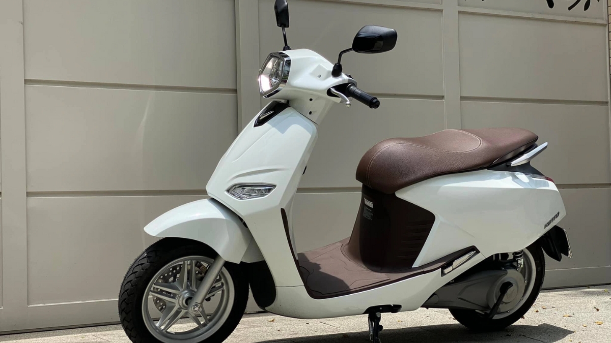 có nên sạc xe máy điện qua đêm hình 1