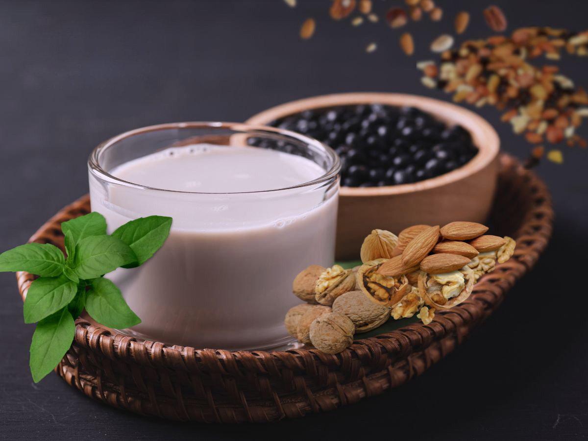 Cách làm sữa hạt macca đậu đen