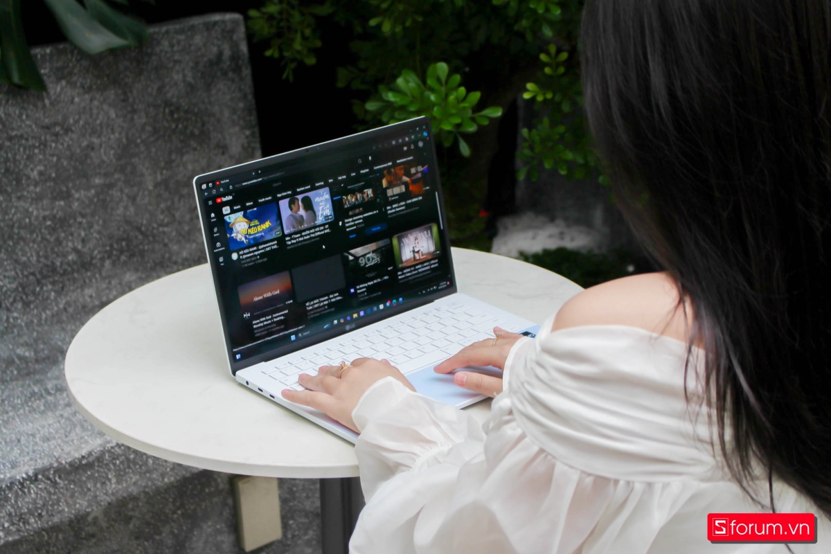 Màn hình của LG Gram Style 2023