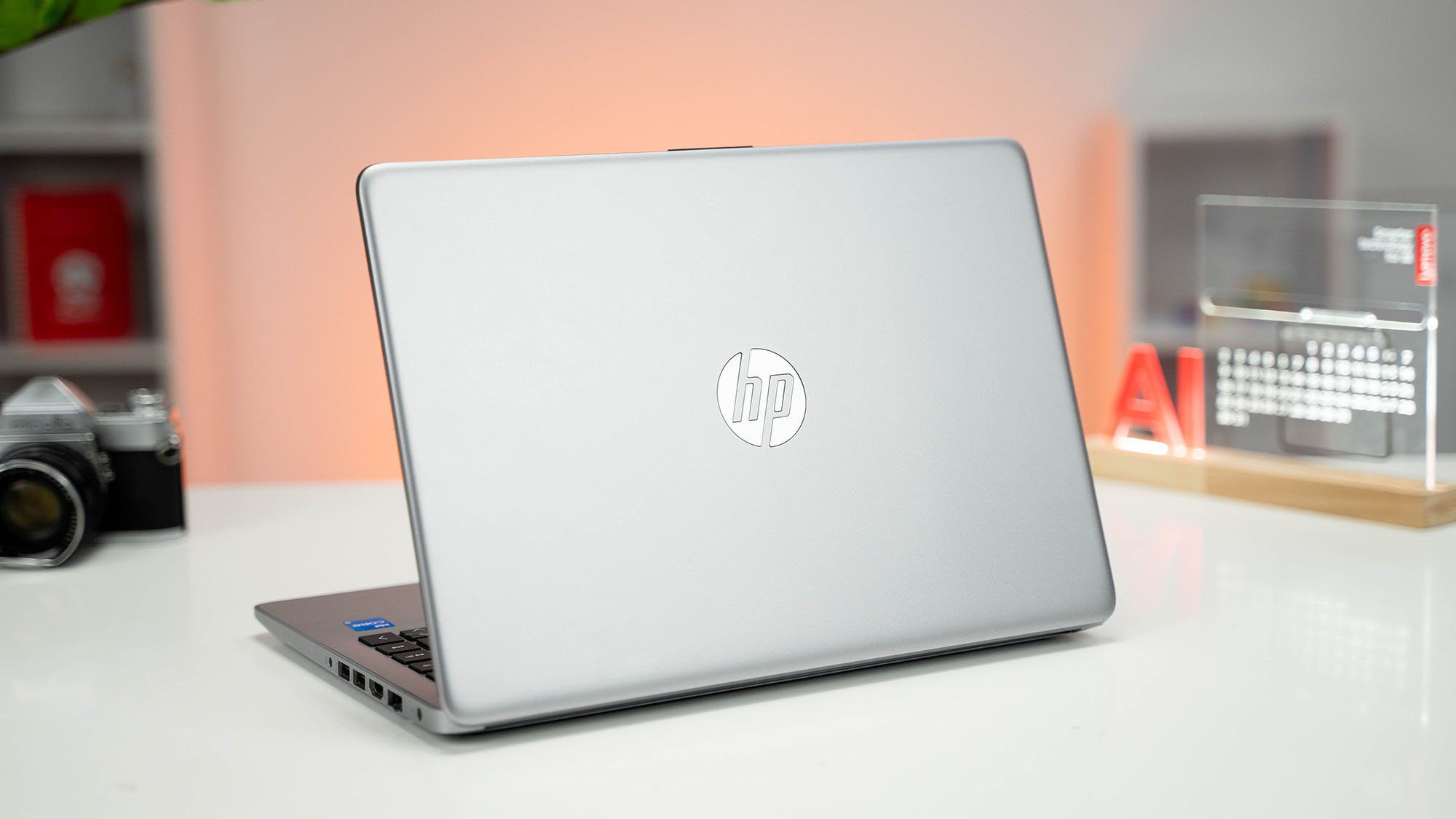 Đánh giá HP 240 G9: Tại sao đây là chiếc laptop "hạnh phúc" nhất cho dân văn phòng cơ bản?