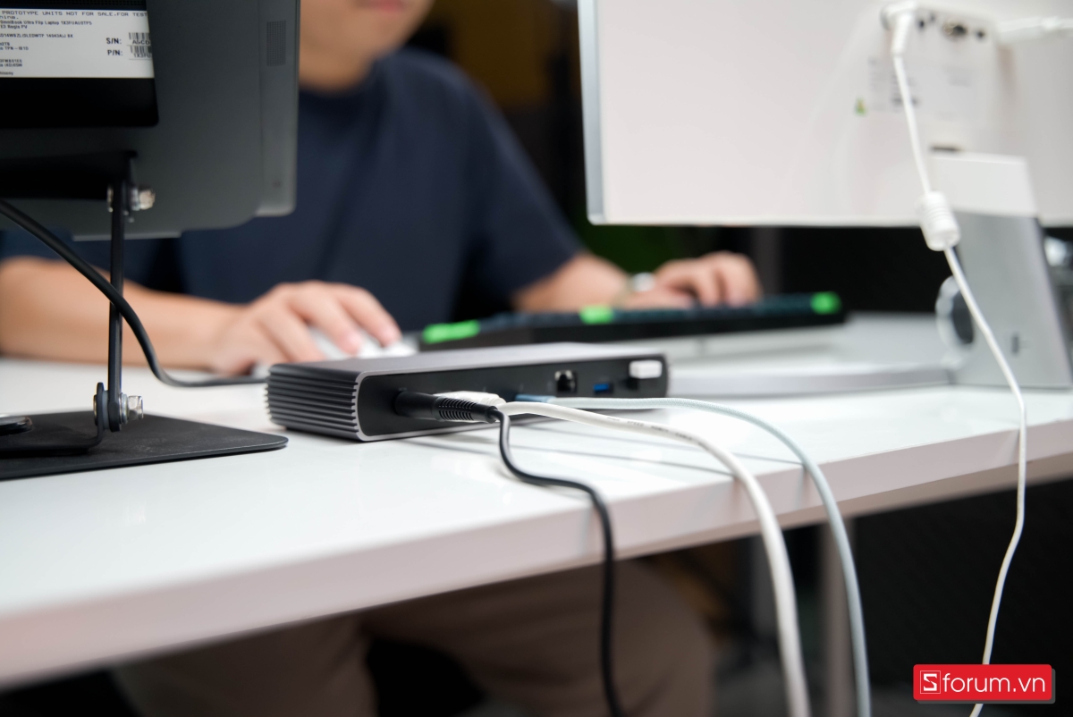 Dock Hub HyperDrive Thunderbolt 4 Station quá tiện lợi và cần thiết cho người dùng