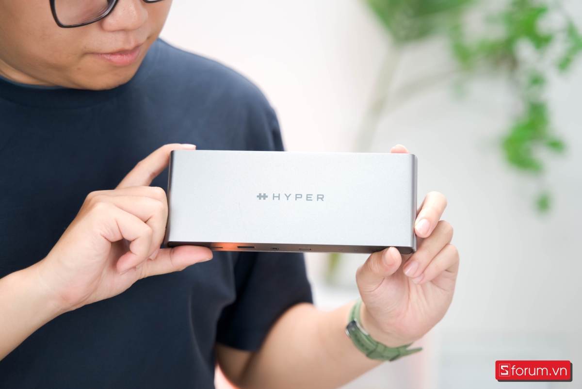 Thiết kế tổng thể của Dock Hub HyperDrive Thunderbolt 4 Station
