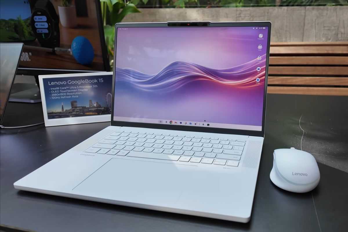 Màn hình 15.3 inch mang lại không gian hiển thị rộng rãi